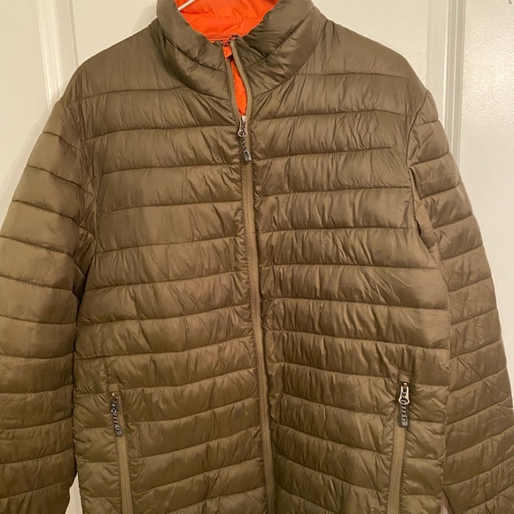 Other - Men’s lightweight puffer jacket. Army green windbreaker. XL. Very nice.